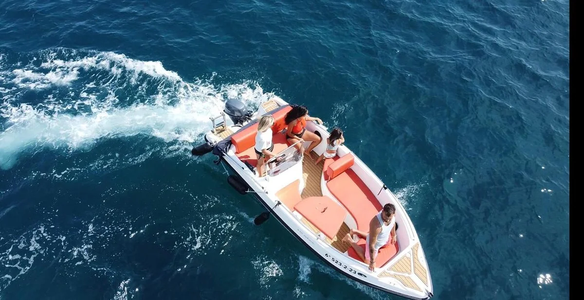 Alquiler de barco sin licencia, sé tu propio capitán